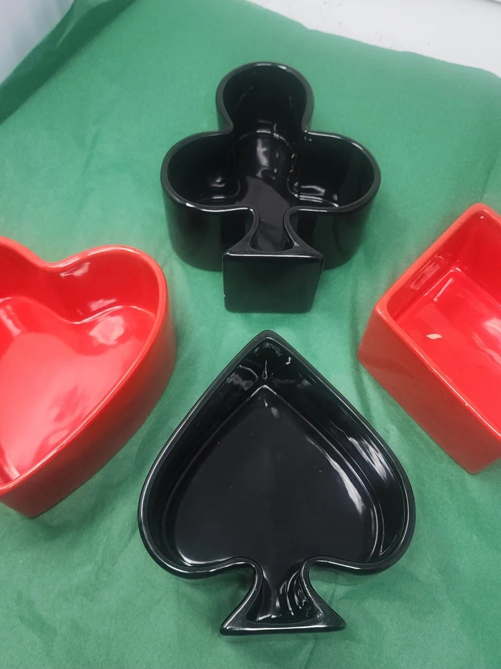 Card Suit Ceramic Serving Dish Set - Black & Red